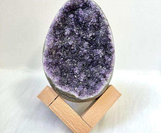 Amethyst Clusters and Feng Shui: The Key to Enhancing Your Home's Energy